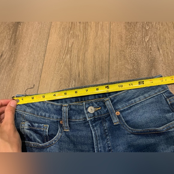 Old Navy Denim Rolled Cuff Shorts - Picture 3 of 6